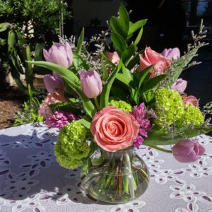 Organic bud vase that has the sticky-outy style.