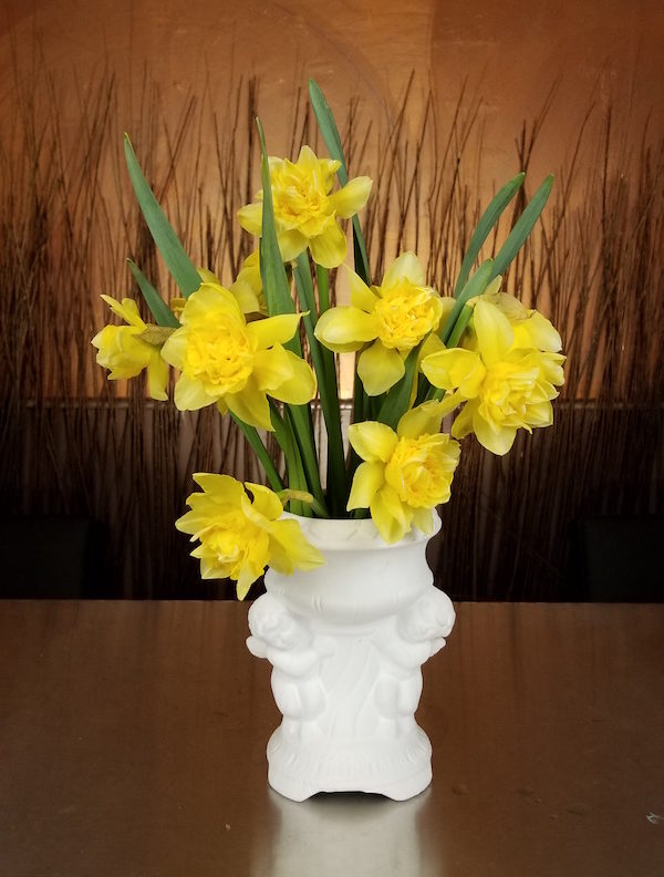 Flower Duet Classical Cupid Vase with Daffodils