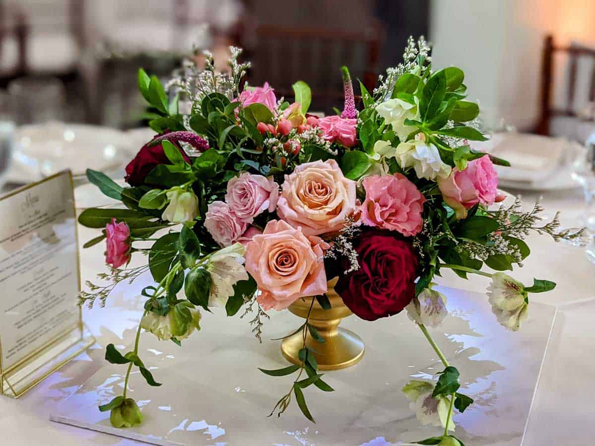 van-photo-small Flower Duet Rose Centerpiece