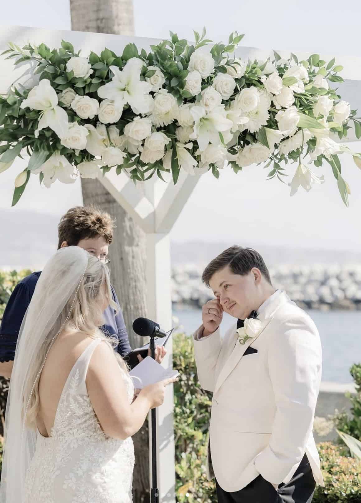 Arch flowers in White