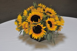 flowerduet-summer-sunflower-centerpiece 