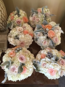 brideandbridesmaids-bouquets